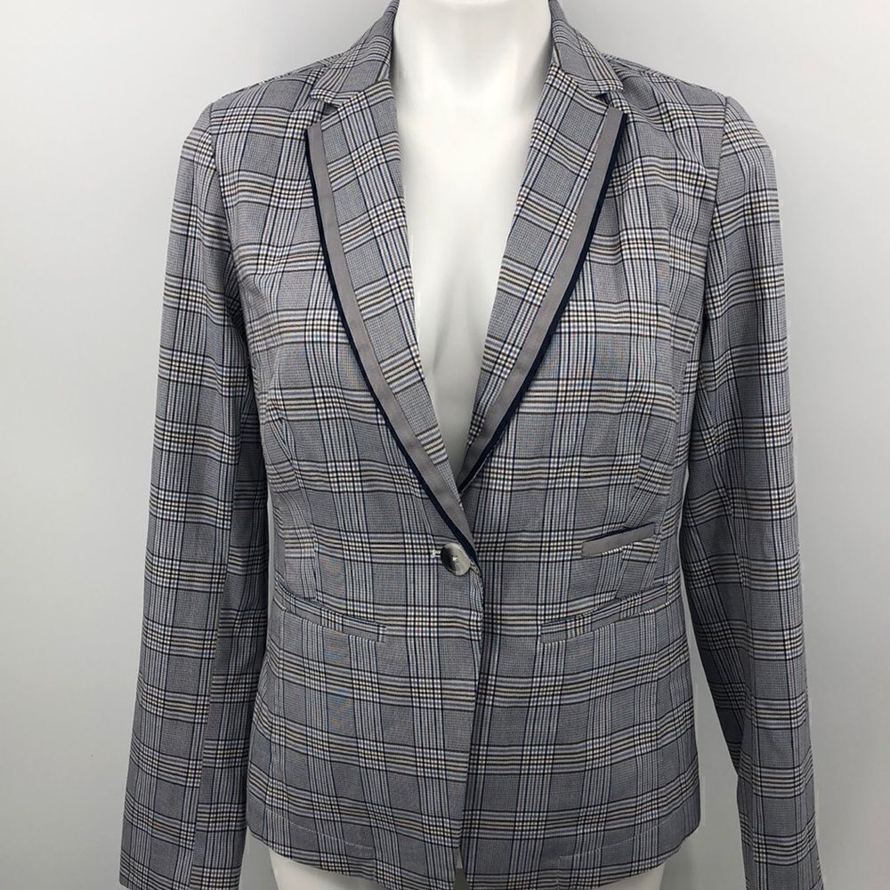 Ecru long sleeve plaid one button small blazer